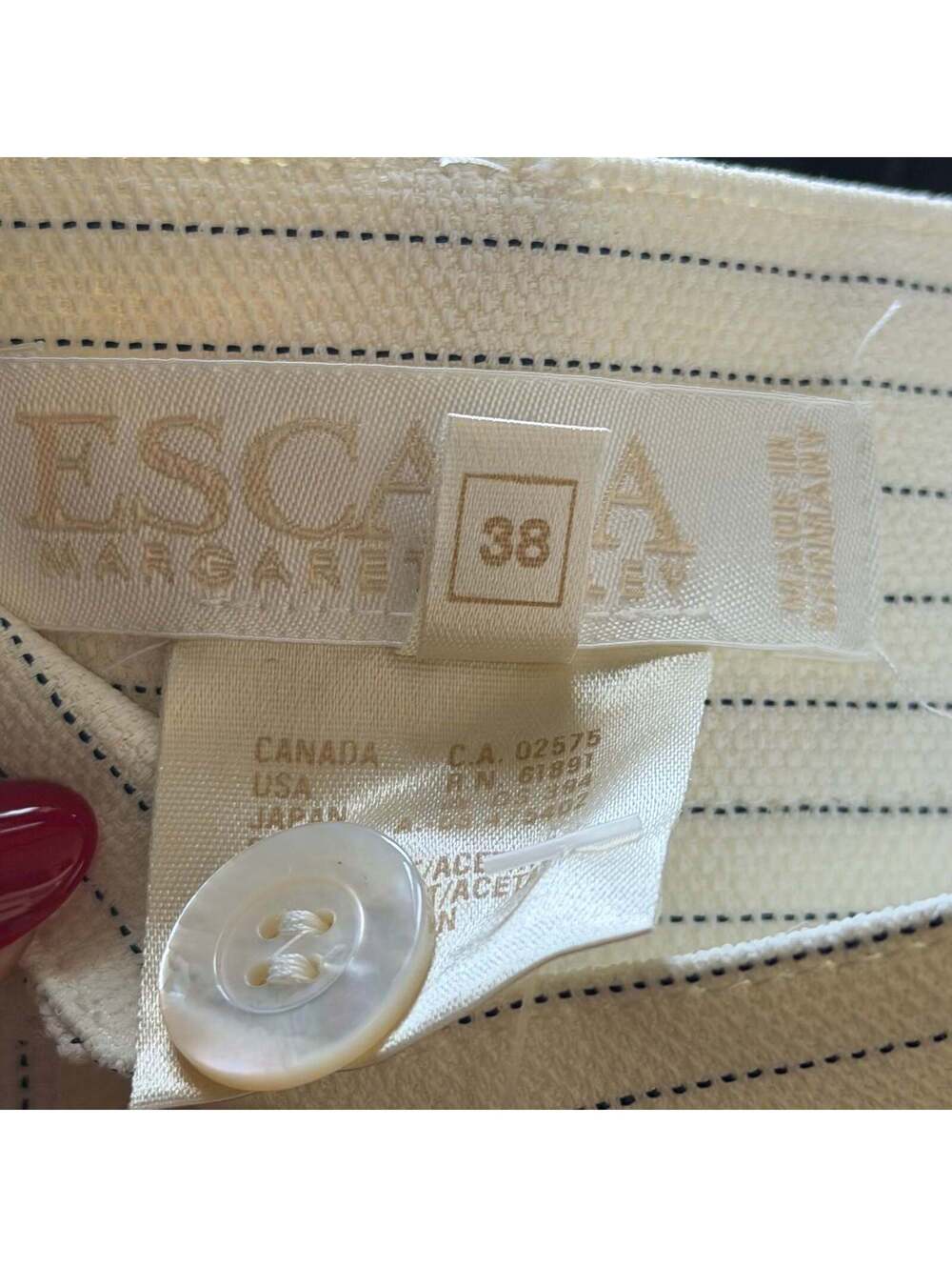 Escada - Picture 8 of 8